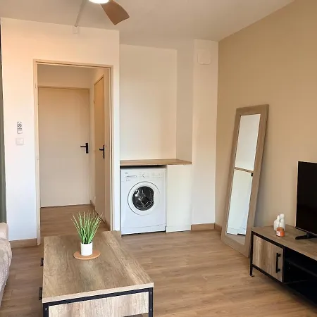 Cosy à 5 Min De La Avec Parking Privé