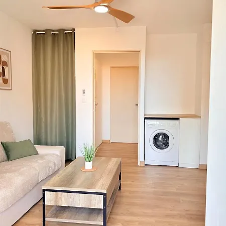 Cosy à 5 Min De La Avec Parking Privé